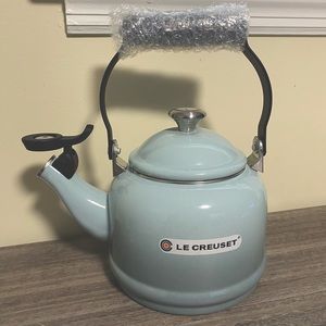 Le Creuset Kettle, Sea Salt